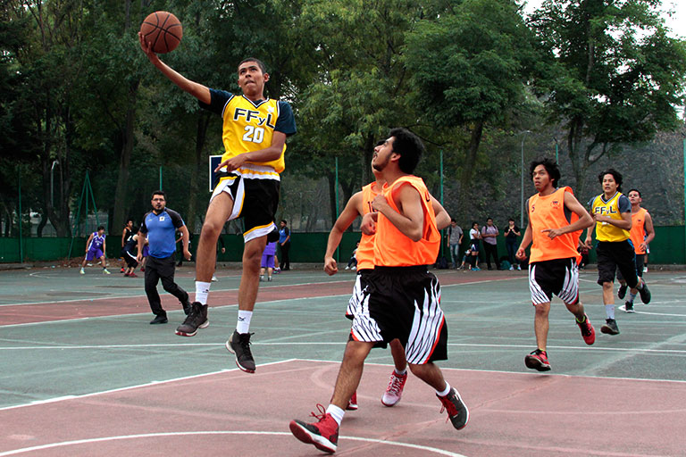 Torneo de baloncesto en el campus central - Gaceta UNAM